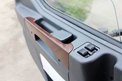 东风柳汽 乘龙M5重卡 310马力 8X4 9.6米仓栅式载货车(LZ5311CCYQELA)