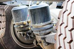 东风柳汽 乘龙M5重卡 310马力 8X4 9.6米仓栅式载货车(LZ5311CCYQELA)