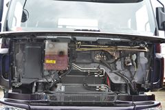 东风柳汽 乘龙M5重卡 240马力 6X2 9.6米排半载货车(底盘)(LZ5250XXYM5CA)