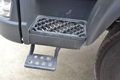 东风柳汽 乘龙M3中卡 180马力 4X2 7.7米厢式排半载货车(LZ5162XXYRAPA)