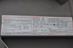 东风柳汽 乘龙M3中卡 180马力 4X2 7.7米厢式排半载货车(LZ5162XXYRAPA)