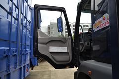 东风柳汽 乘龙M3中卡 180马力 4X2 7.7米厢式排半载货车(LZ5162XXYRAPA)