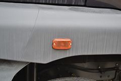 东风柳汽 乘龙M3中卡 180马力 4X2 7.7米厢式排半载货车(LZ5162XXYRAPA)