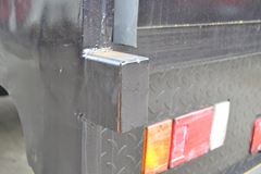 东风柳汽 乘龙M3中卡 180马力 4X2 7.7米厢式排半载货车(LZ5162XXYRAPA)