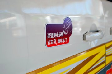 �� С��ʨ 82���� 1.3L�����(SY6420C4SBW)(����)ͼƬ