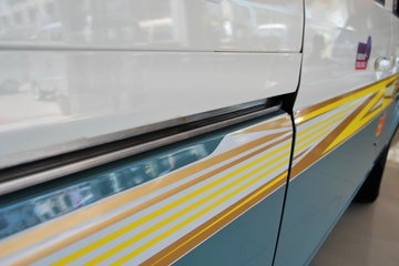 �� С��ʨ 82���� 1.3L�����(SY6420C4SBW)(����)ͼƬ