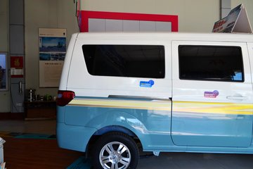 �� С��ʨ 82���� 1.3L�����(SY6420C4SBW)(����)ͼƬ