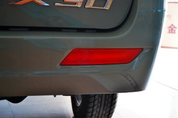 �� С��ʨ 82���� 1.3L�����(SY6420C4SBW)(����)ͼƬ