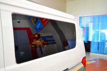 �� С��ʨ 82���� 1.3L�����(SY6420C4SBW)(����)ͼƬ