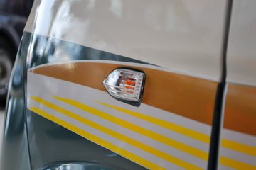 �� С��ʨ 82���� 1.3L�����(SY6420C4SBW)(����)ͼƬ