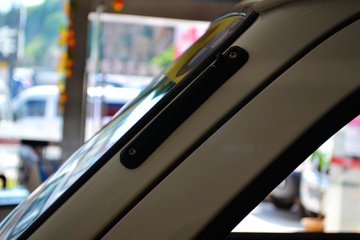 �� С��ʨ 82���� 1.3L�����(SY6420C4SBW)(����)ͼƬ