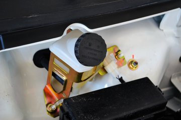 �� С��ʨ 82���� 1.3L�����(SY6420C4SBW)(����)ͼƬ