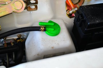 �� С��ʨ 82���� 1.3L�����(SY6420C4SBW)(����)ͼƬ