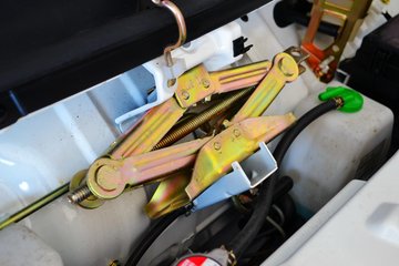 �� С��ʨ 82���� 1.3L�����(SY6420C4SBW)(����)ͼƬ