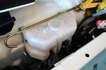 �� С��ʨ 82���� 1.3L�����(SY6420C4SBW)(����)ͼƬ