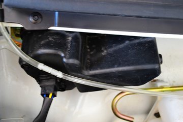 �� С��ʨ 82���� 1.3L�����(SY6420C4SBW)(����)ͼƬ