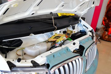 �� С��ʨ 82���� 1.3L�����(SY6420C4SBW)(����)ͼƬ