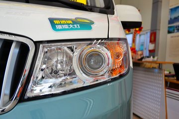 �� С��ʨ 82���� 1.3L�����(SY6420C4SBW)(����)ͼƬ