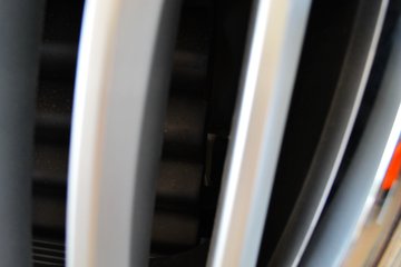 �� С��ʨ 82���� 1.3L�����(SY6420C4SBW)(����)ͼƬ