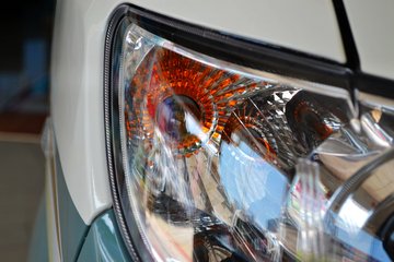 �� С��ʨ 82���� 1.3L�����(SY6420C4SBW)(����)ͼƬ