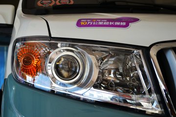 �� С��ʨ 82���� 1.3L�����(SY6420C4SBW)(����)ͼƬ