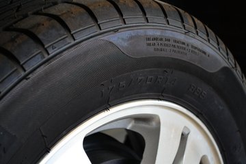 �� С��ʨ 82���� 1.3L�����(SY6420C4SBW)(����)ͼƬ