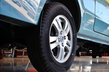 �� С��ʨ 82���� 1.3L�����(SY6420C4SBW)(����)ͼƬ