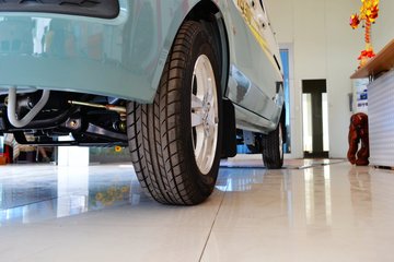 �� С��ʨ 82���� 1.3L�����(SY6420C4SBW)(����)ͼƬ