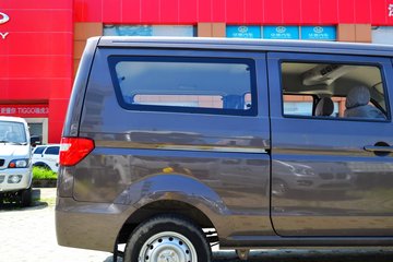 �� С��ʨ 82���� 1.3L�����(SY6420C4SBW)ͼƬ