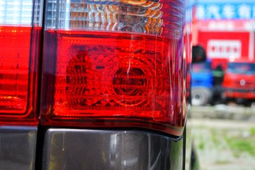 �� С��ʨ 82���� 1.3L�����(SY6420C4SBW)ͼƬ