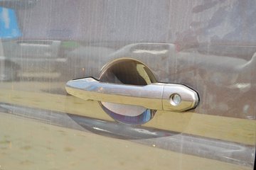 �� С��ʨ 82���� 1.3L�����(SY6420C4SBW)ͼƬ