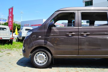 �� С��ʨ 82���� 1.3L�����(SY6420C4SBW)ͼƬ