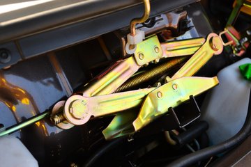 �� С��ʨ 82���� 1.3L�����(SY6420C4SBW)ͼƬ