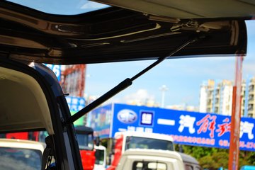 �� С��ʨ 82���� 1.3L�����(SY6420C4SBW)ͼƬ