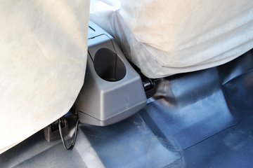 �� С��ʨ 82���� 1.3L�����(SY6420C4SBW)ͼƬ