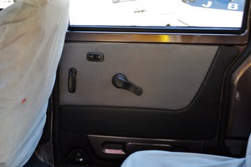 �� С��ʨ 82���� 1.3L�����(SY6420C4SBW)ͼƬ