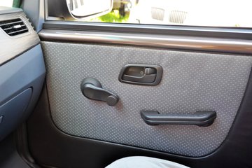 �� С��ʨ 82���� 1.3L�����(SY6420C4SBW)ͼƬ