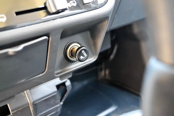 �� С��ʨ 82���� 1.3L�����(SY6420C4SBW)ͼƬ