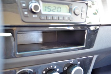 �� С��ʨ 82���� 1.3L�����(SY6420C4SBW)ͼƬ