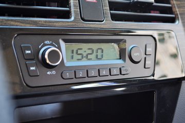 �� С��ʨ 82���� 1.3L�����(SY6420C4SBW)ͼƬ