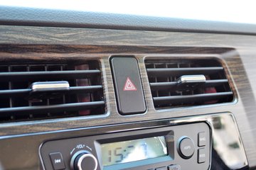 �� С��ʨ 82���� 1.3L�����(SY6420C4SBW)ͼƬ