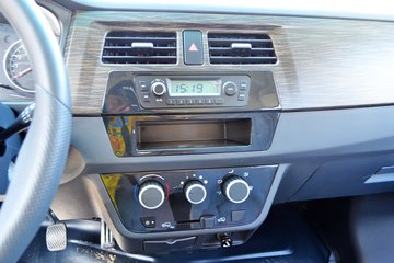 �� С��ʨ 82���� 1.3L�����(SY6420C4SBW)ͼƬ