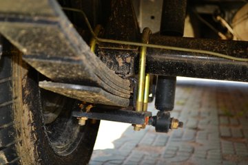 �� С��ʨ 82���� 1.3L�����(SY6420C4SBW)ͼƬ