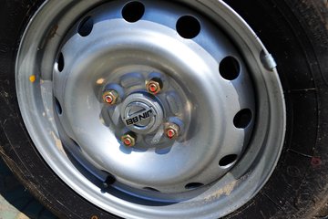 �� С��ʨ 82���� 1.3L�����(SY6420C4SBW)ͼƬ