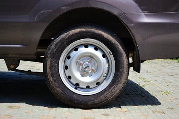 �� С��ʨ 82���� 1.3L�����(SY6420C4SBW)ͼƬ