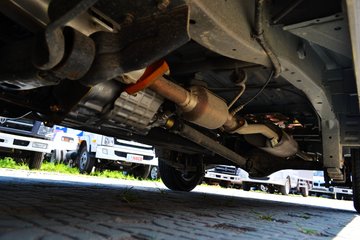 �� С��ʨ 82���� 1.3L�����(SY6420C4SBW)ͼƬ