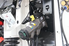 沃尔沃 新FM重卡 460马力 6X2R牵引车