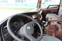 重汽王牌 W5G重卡 340马力 8X4 9.4米栏板载货车底盘(CDW1310A1T4)