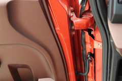 重汽王牌 W5G重卡 340马力 8X4 9.4米栏板载货车底盘(CDW1310A1T4)