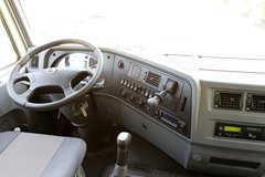 上汽红岩 新金刚重卡 336马力 6X4 5.6米自卸车(U型斗新型渣土车)